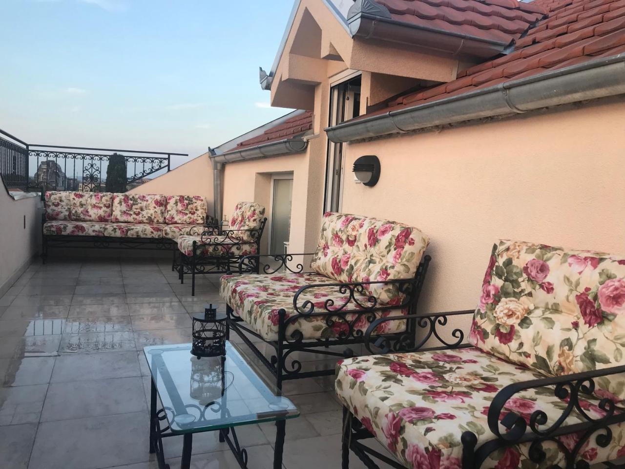 New And Nice Apartments 크라구예바츠 외부 사진