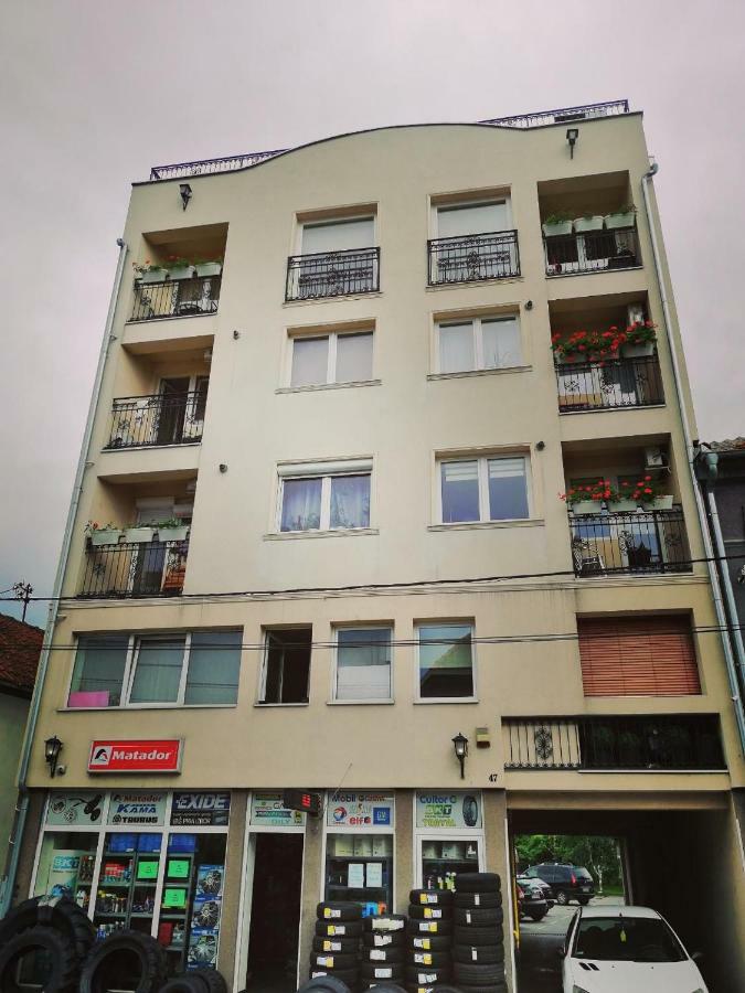 New And Nice Apartments 크라구예바츠 외부 사진
