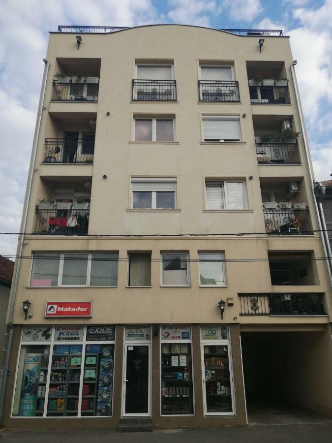 New And Nice Apartments 크라구예바츠 외부 사진